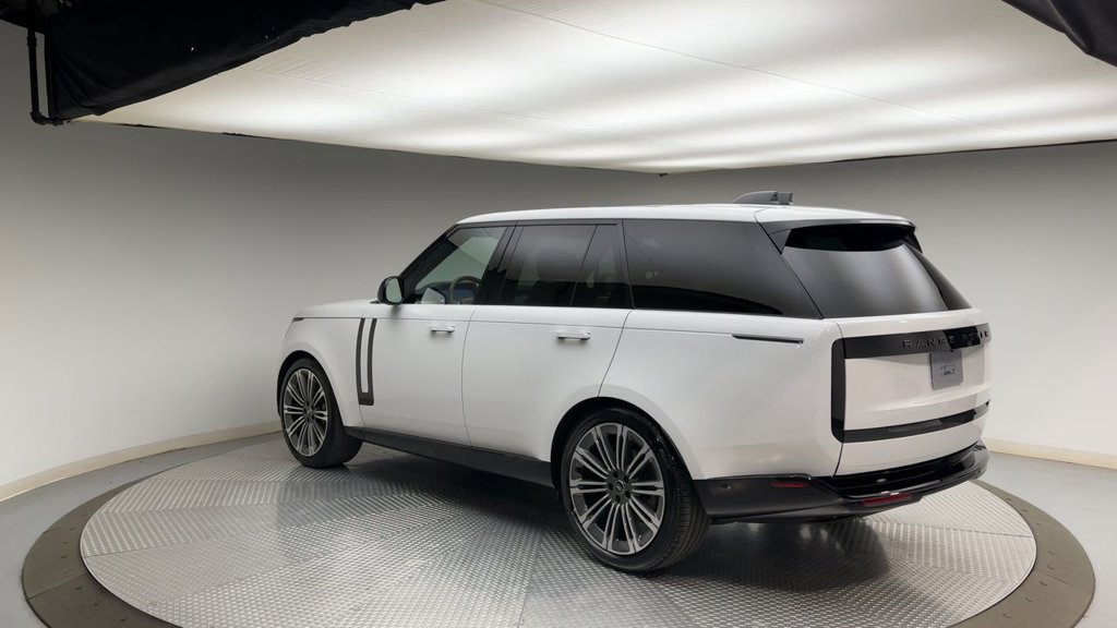 Used 2024 Land Rover Range Rover SE AWD/4WD image 4