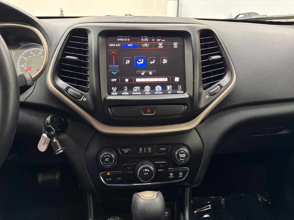 Used 2015 Jeep Cherokee Latitude w/ Cold Weather Group AWD/4WD image 21