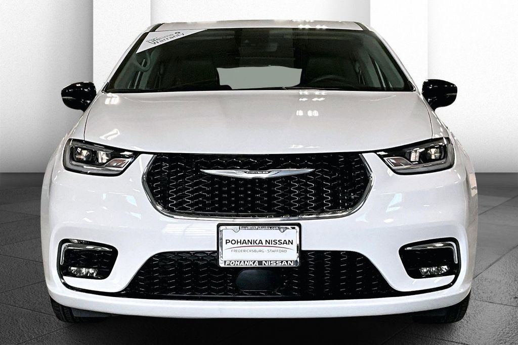 Used 2024 Chrysler Pacifica Touring-L FWD image 2