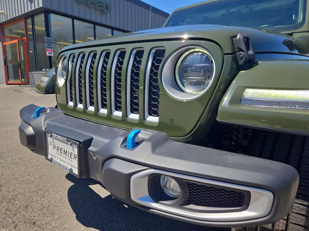 Used 2023 Jeep Wrangler Unlimited Sahara w/ Cold Weather Group AWD/4WD image 11