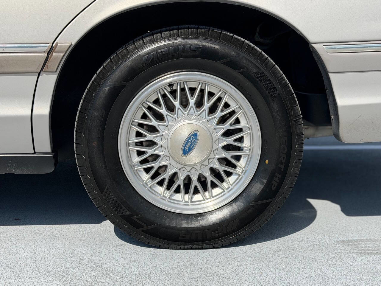 Used 1992 Ford Crown Victoria LX RWD image 6
