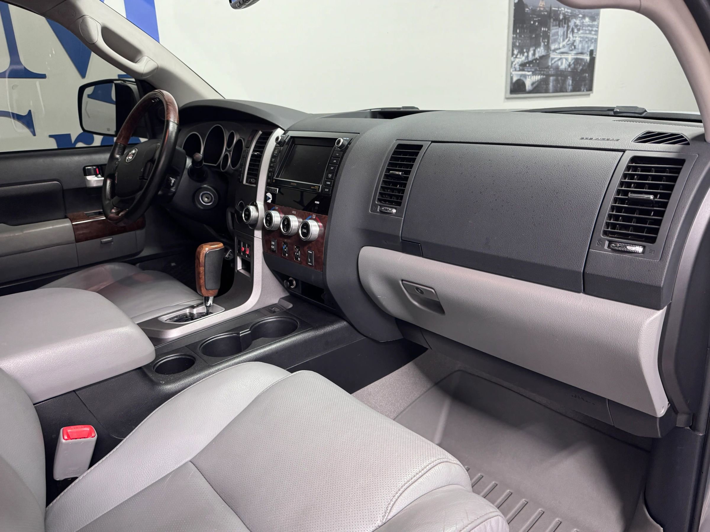 Used 2010 Toyota Tundra Limited AWD/4WD image 27
