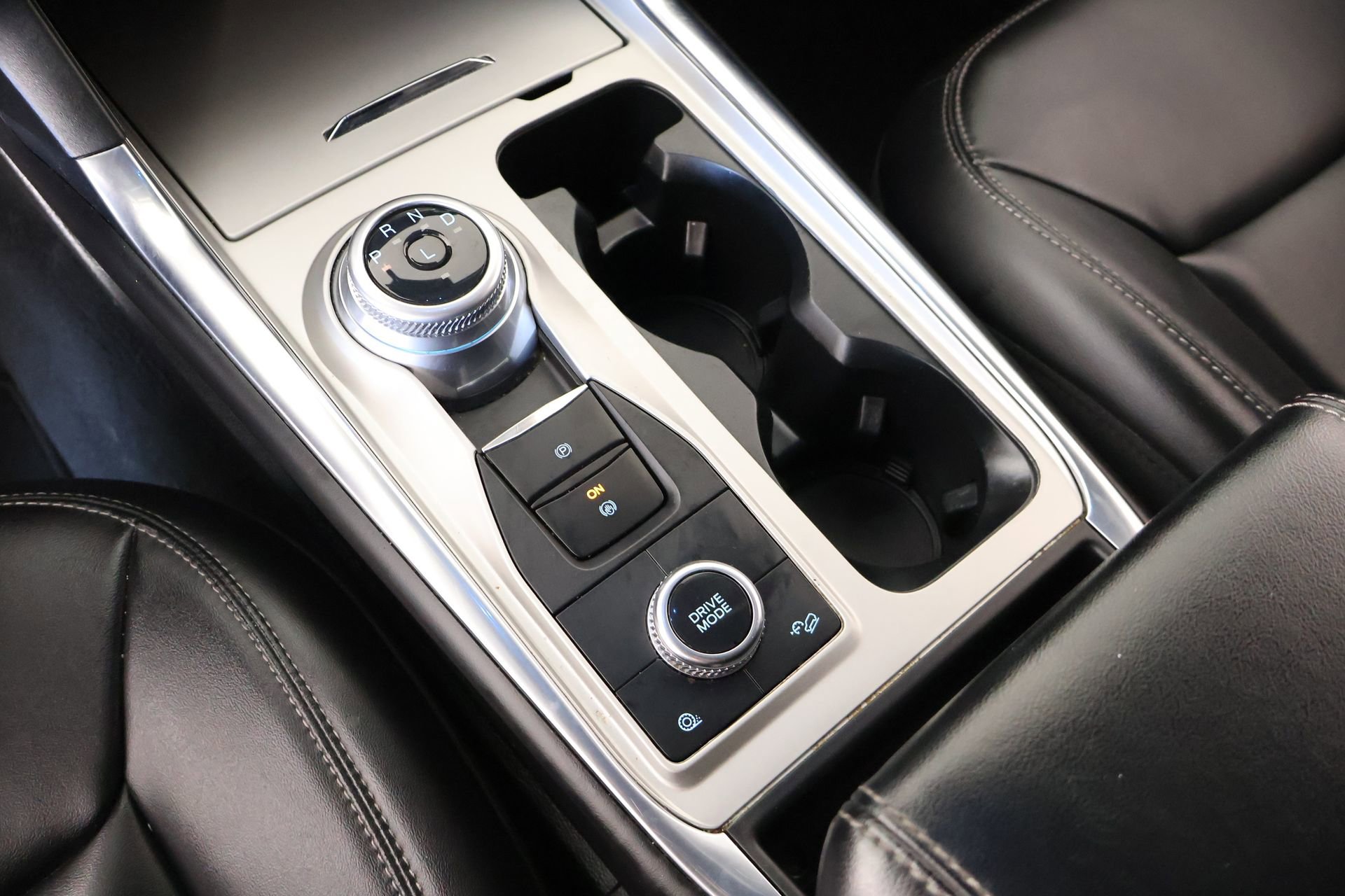 Used 2023 Ford Explorer XLT w/ Equipment Group 202A image 8