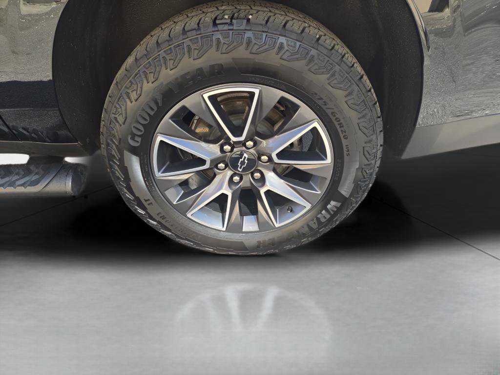Used 2023 Chevrolet Suburban Z71 w/ Luxury Package image 11