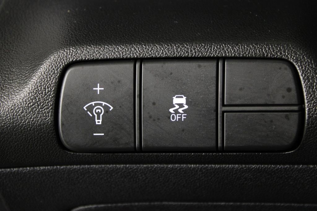 Certified 2024 Hyundai Elantra SEL image 24