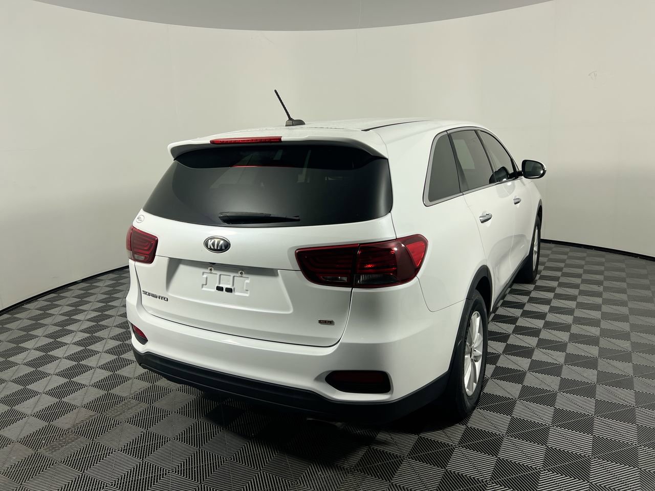 Used 2019 Kia Sorento FWD image 3