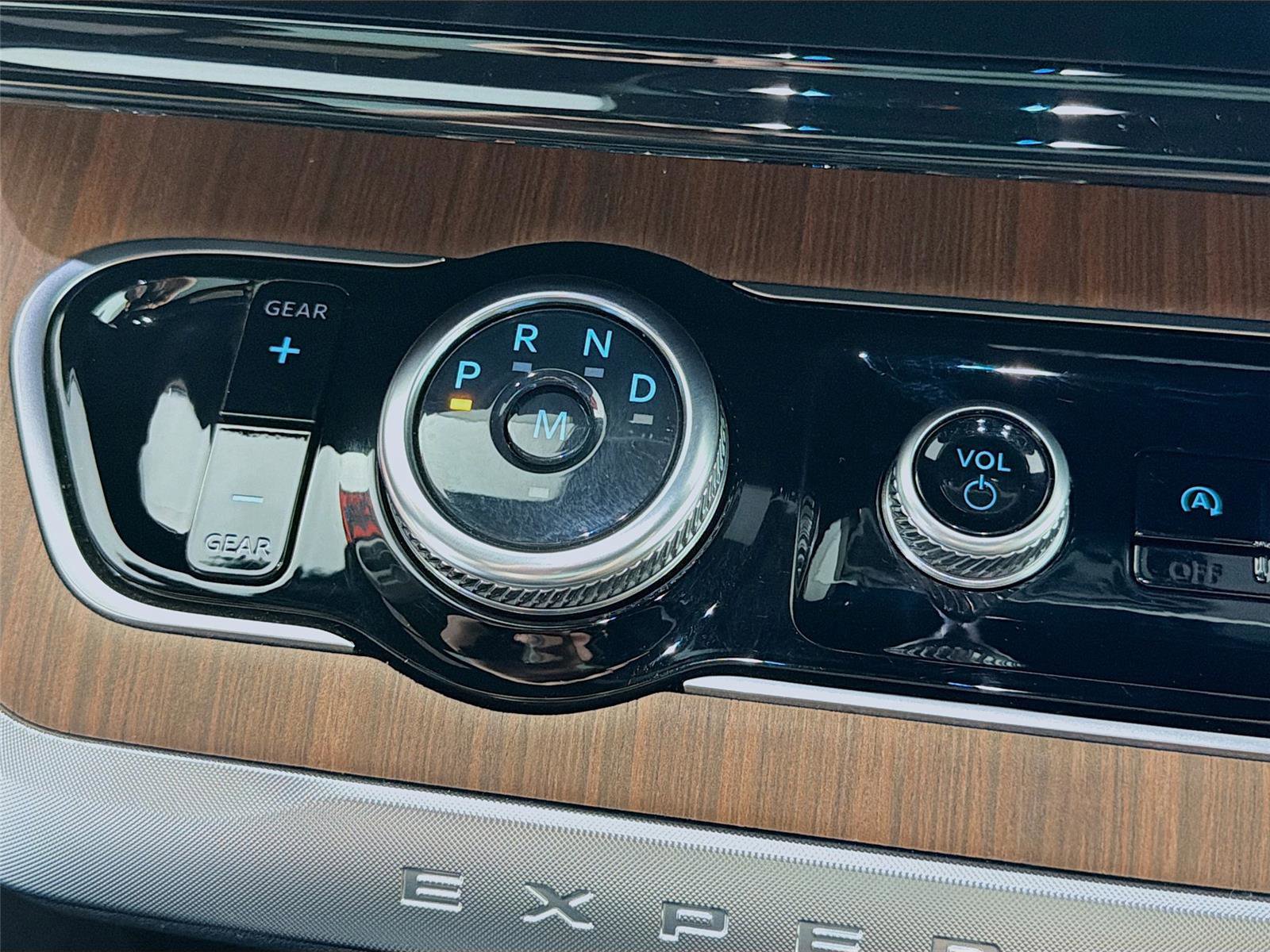 Used 2025 Ford Expedition King Ranch image 19