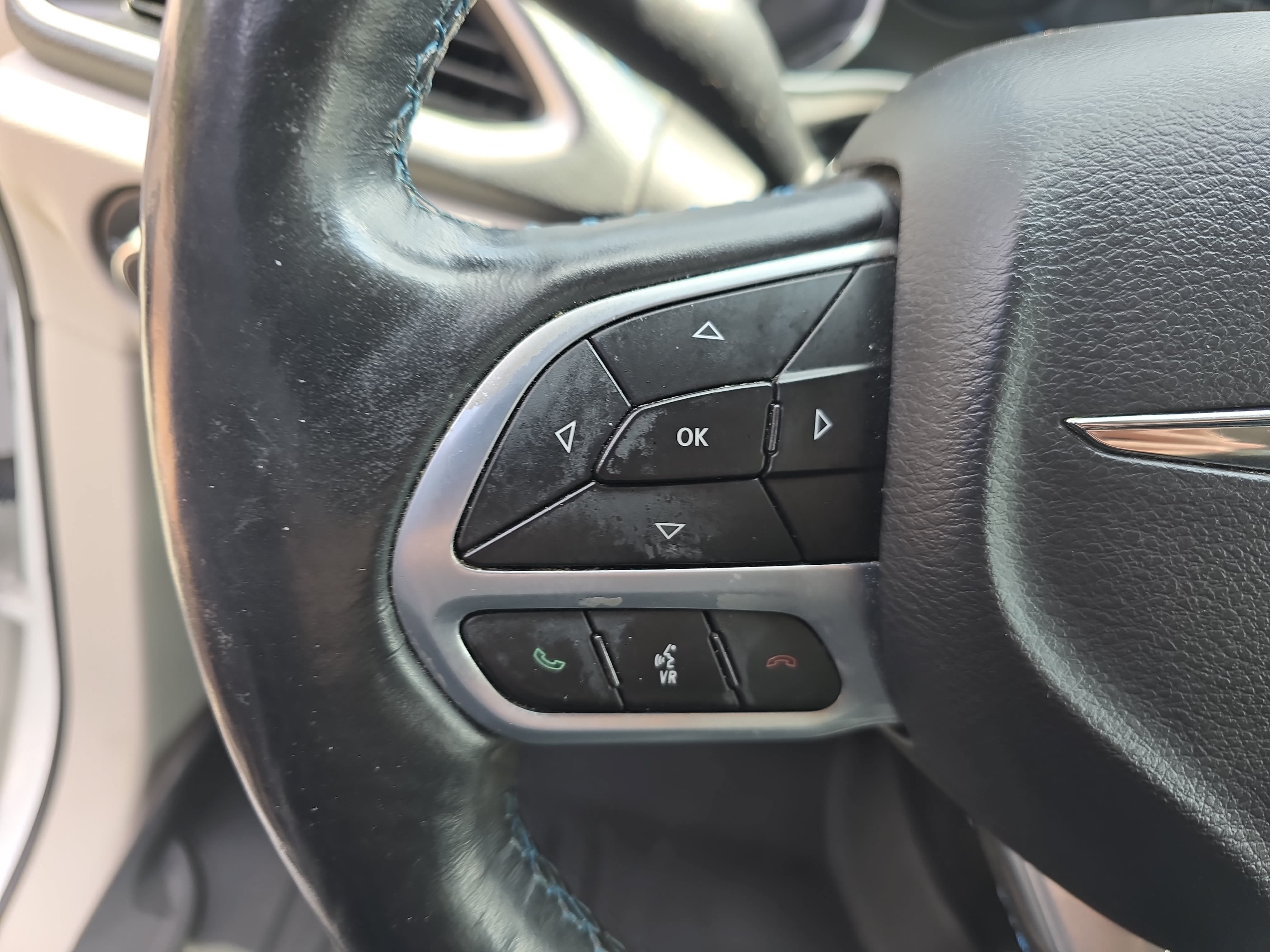 Used 2021 Chrysler Pacifica Touring-L FWD image 17