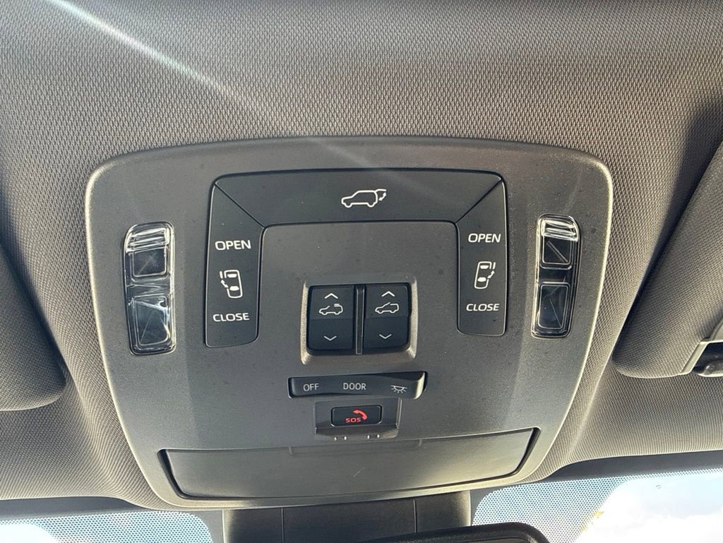 Used 2024 Toyota Sienna XSE AWD/4WD image 18