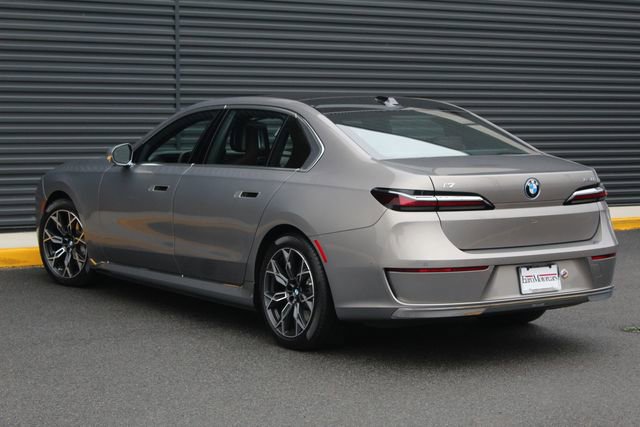 Used 2025 BMW i7 xDrive60 image 3