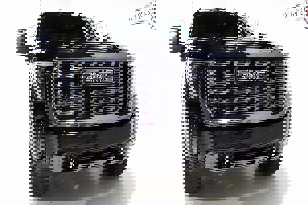 Used 2024 GMC Sierra 3500 Denali Ultimate image 40