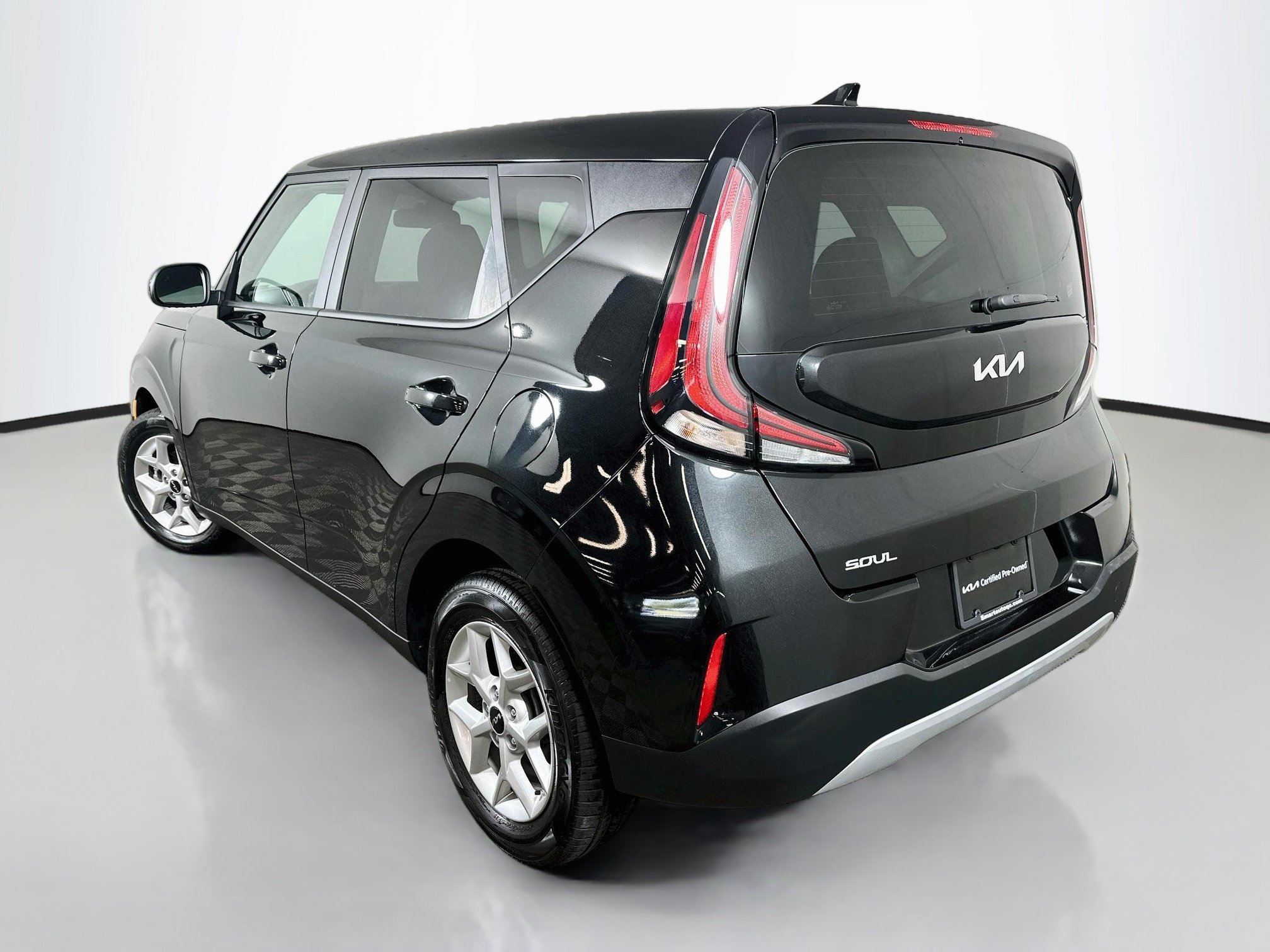 Certified 2025 Kia Soul LX w/ LX Technology Package FWD image 5