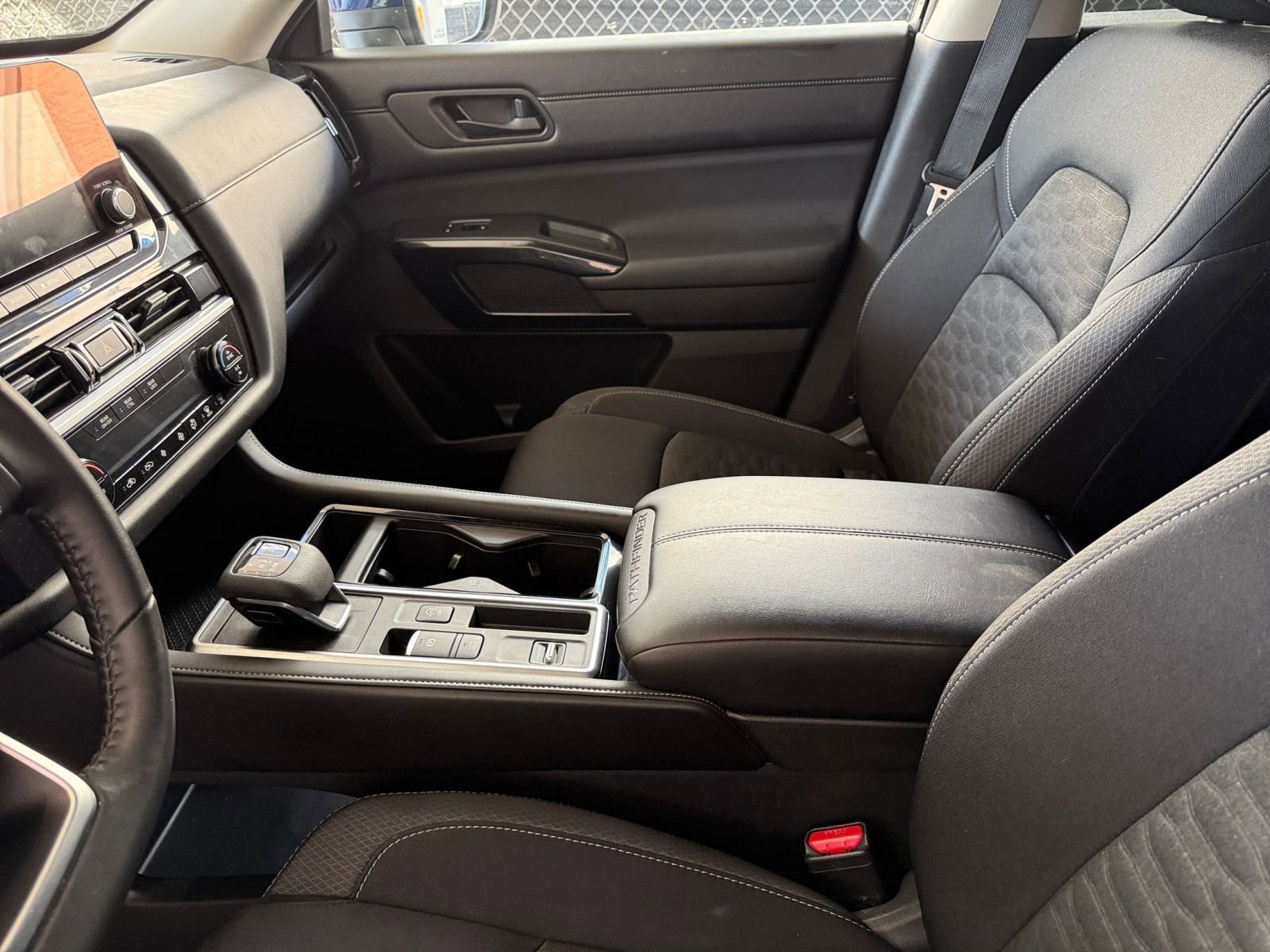 Used 2025 Nissan Pathfinder SV image 44