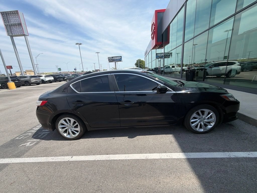 Used 2017 Acura ILX FWD image 2
