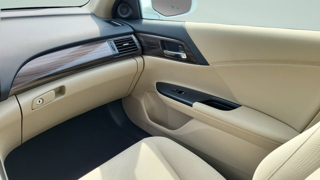 Used 2017 Honda Accord EX image 13