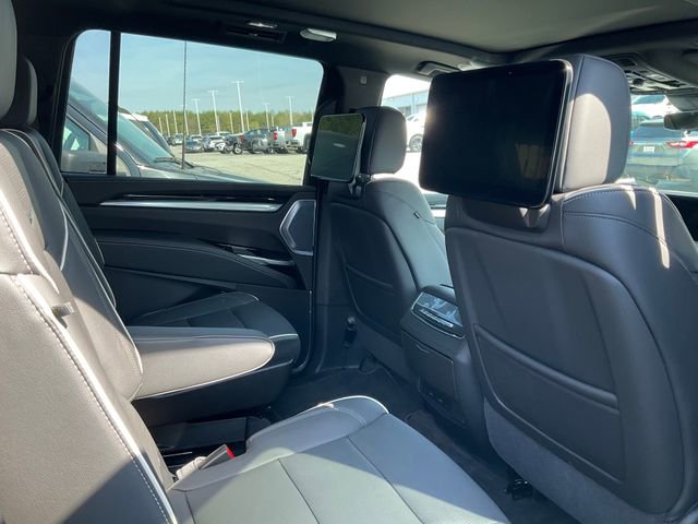 Used 2026 Cadillac Escalade ESV Sport w/ LPO, ONYX Package image 8