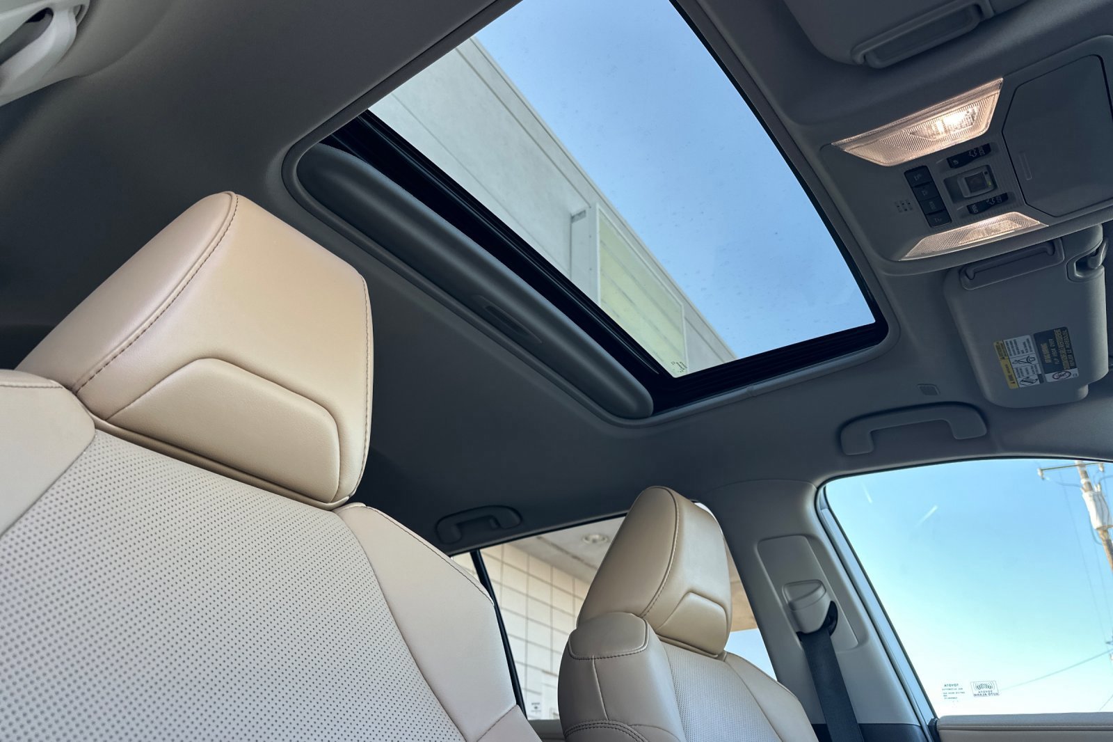 Used 2023 Toyota RAV4 Limited image 17