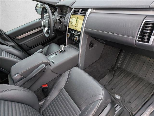 New 2024 Land Rover Discovery Dynamic SE image 23