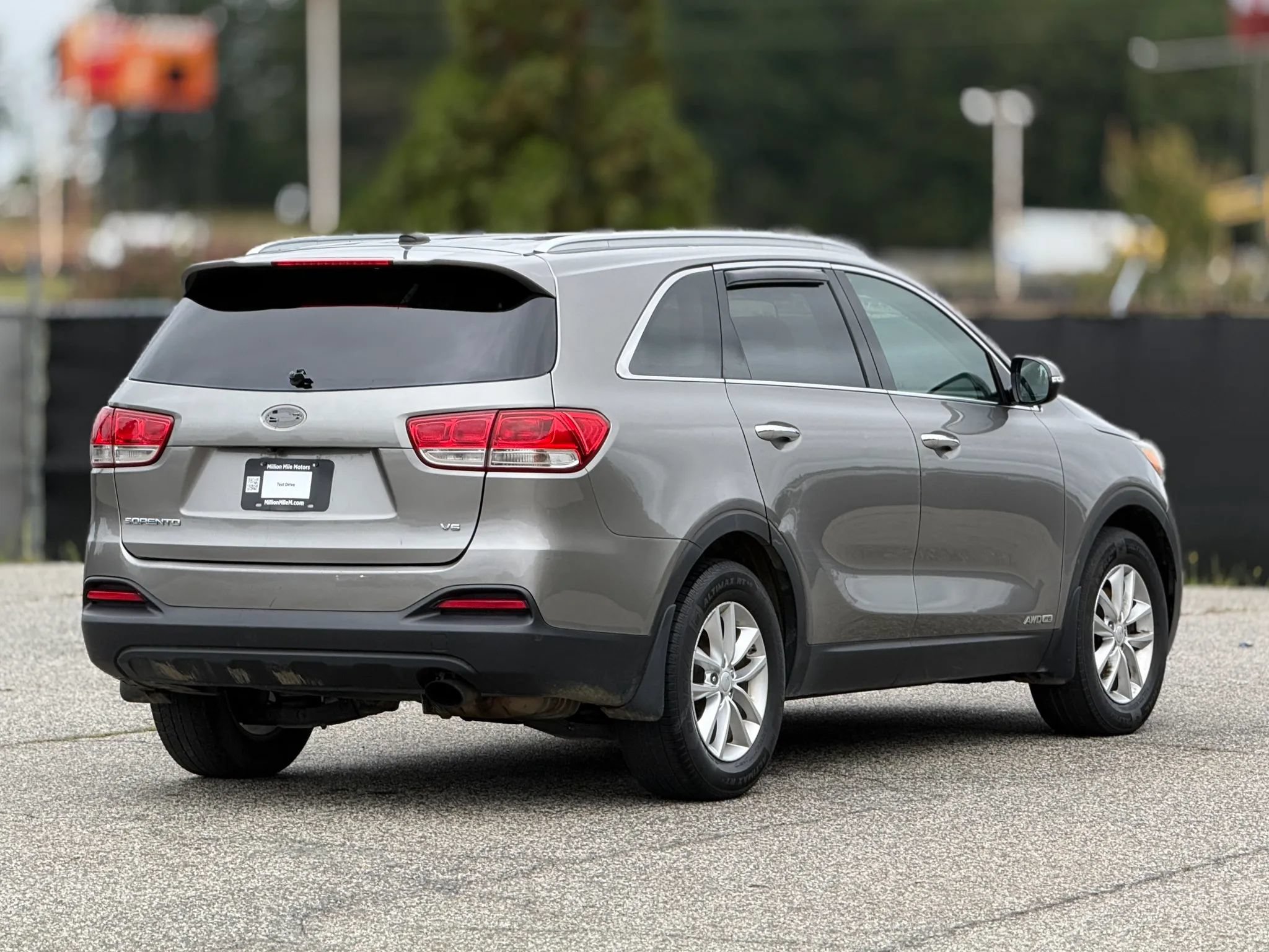 Used 2017 Kia Sorento AWD image 9