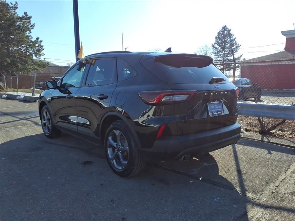 Certified 2025 Ford Escape ST-Line Elite image 9