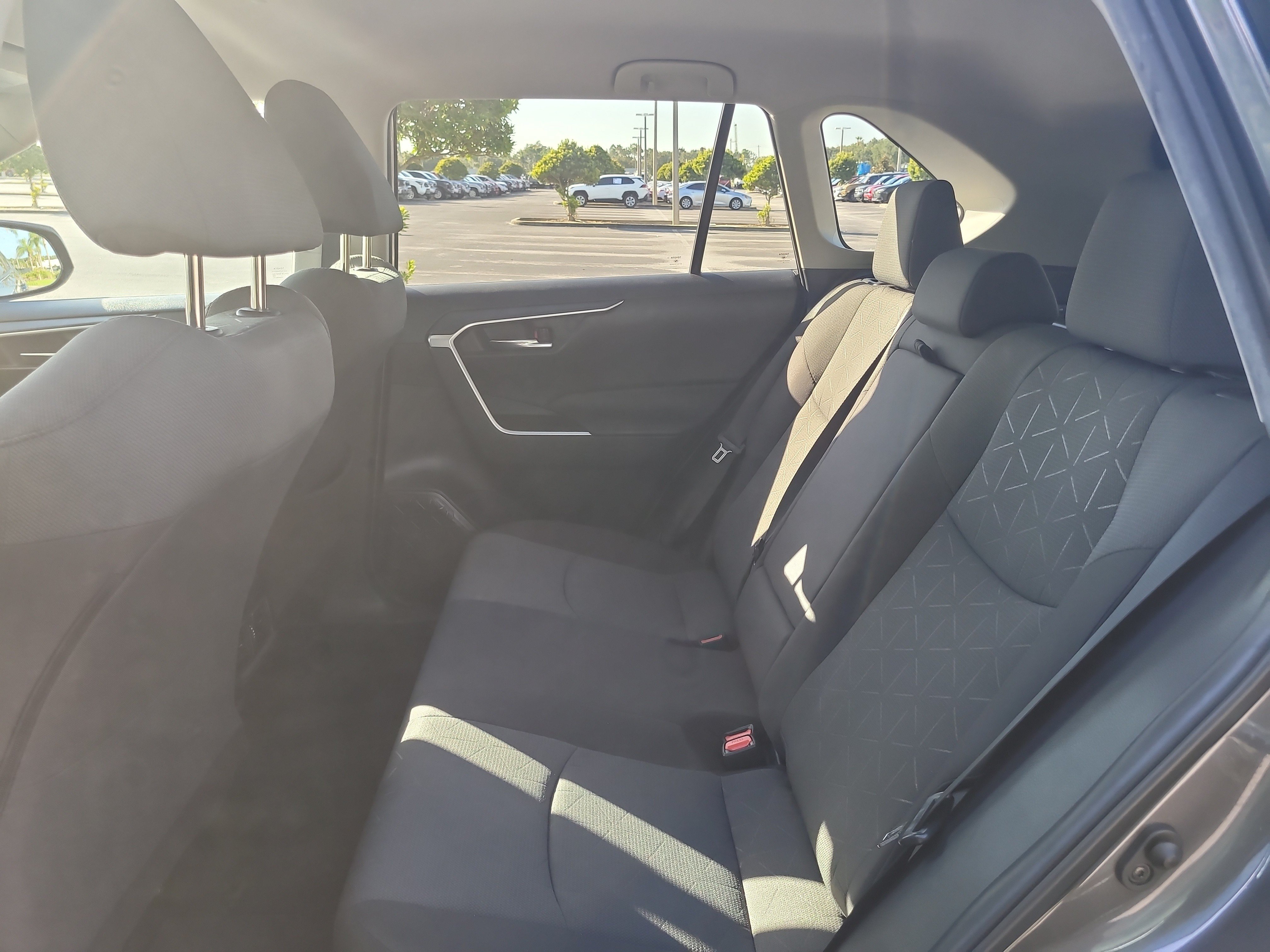 Used 2021 Toyota RAV4 XLE FWD image 14