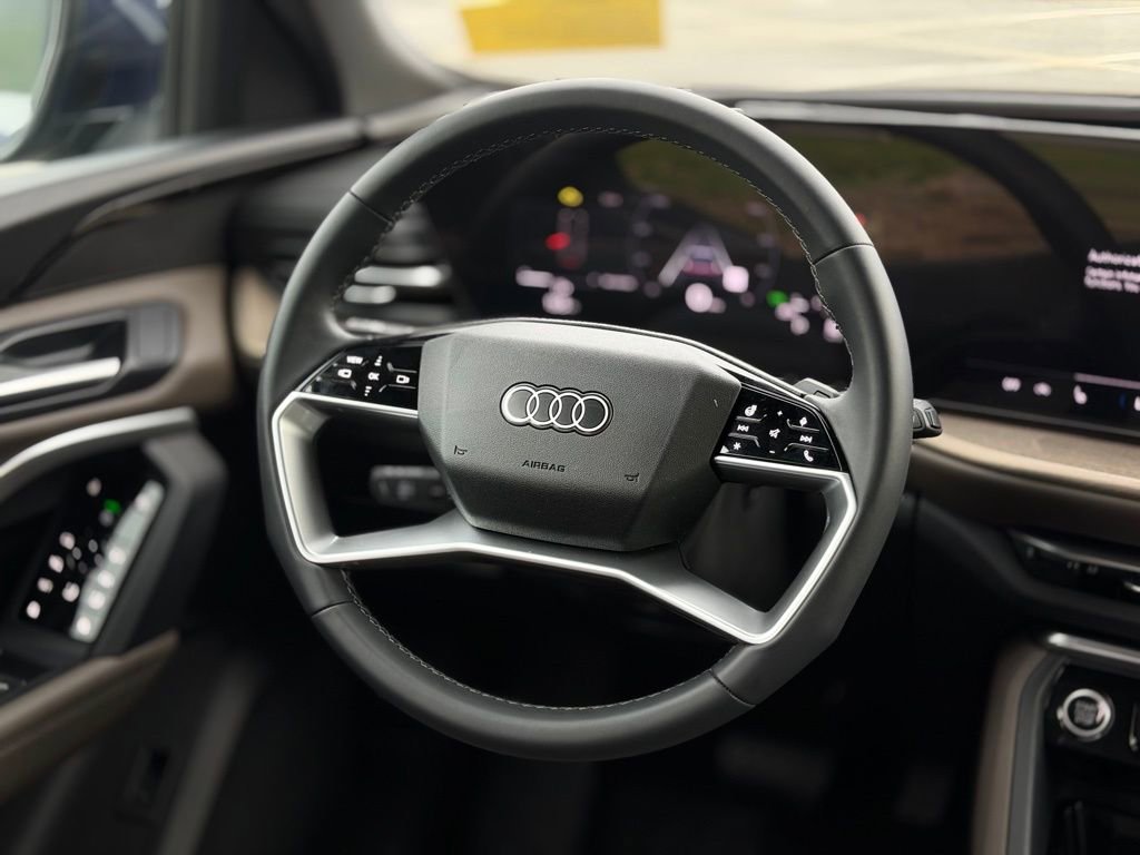 Used 2025 Audi Q5 Premium w/ Convenience Package AWD/4WD image 12