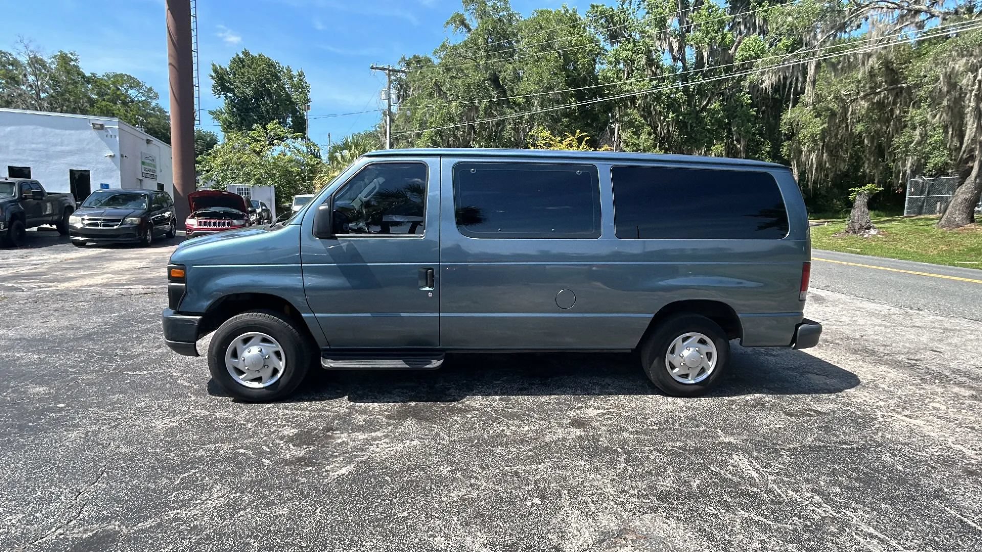 Used 2013 Ford E-150 and Econoline 150 Wagon w/ PWR Windows & Locks Group RWD image 3
