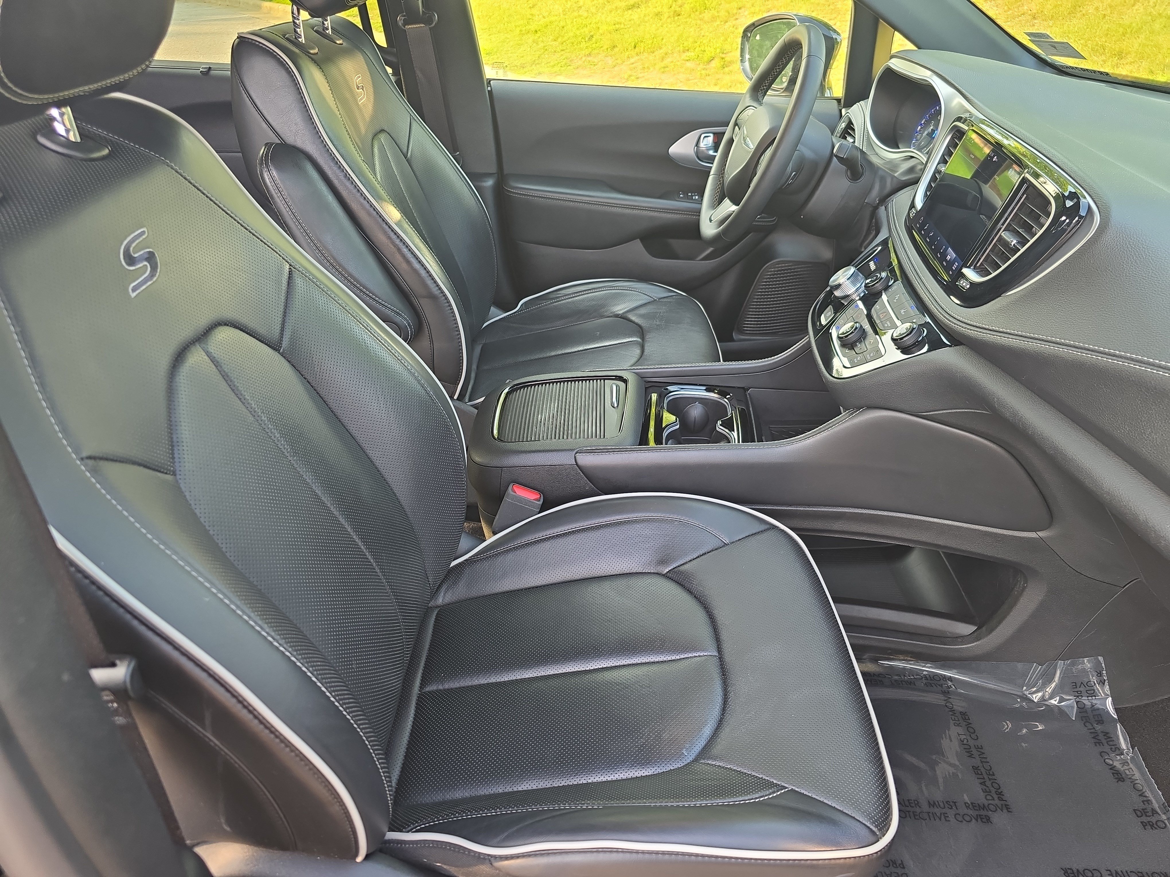Used 2025 Chrysler Pacifica Limited FWD image 10