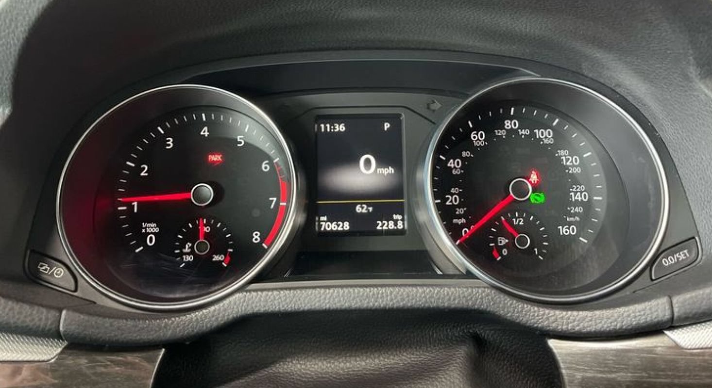 Used 2018 Volkswagen Passat 2.0T SE FWD image 33