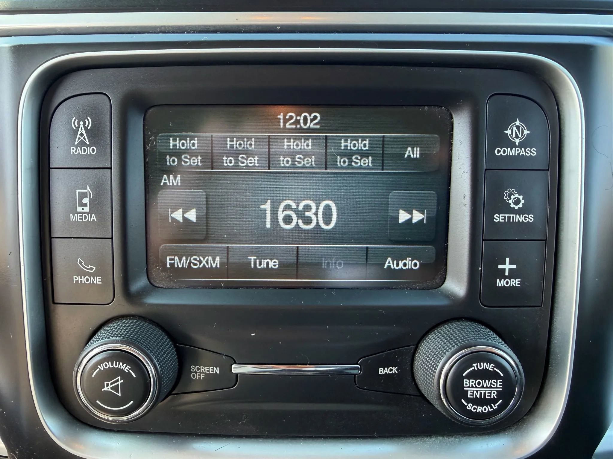Used 2017 RAM 1500 Classic SLT AWD/4WD image 29