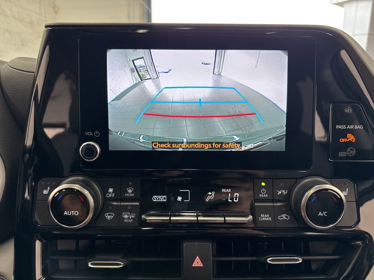 Used 2023 Toyota Highlander XLE image 27