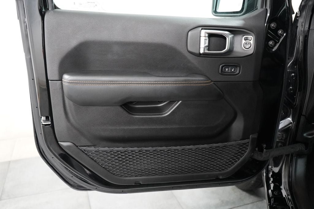 Used 2025 Jeep Wrangler Unlimited Sahara w/ Safety Group AWD/4WD image 14