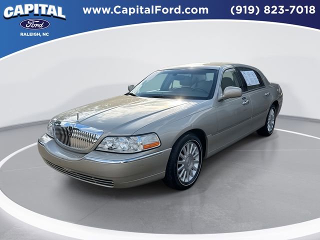 Used 2004 Lincoln Town Car Signature