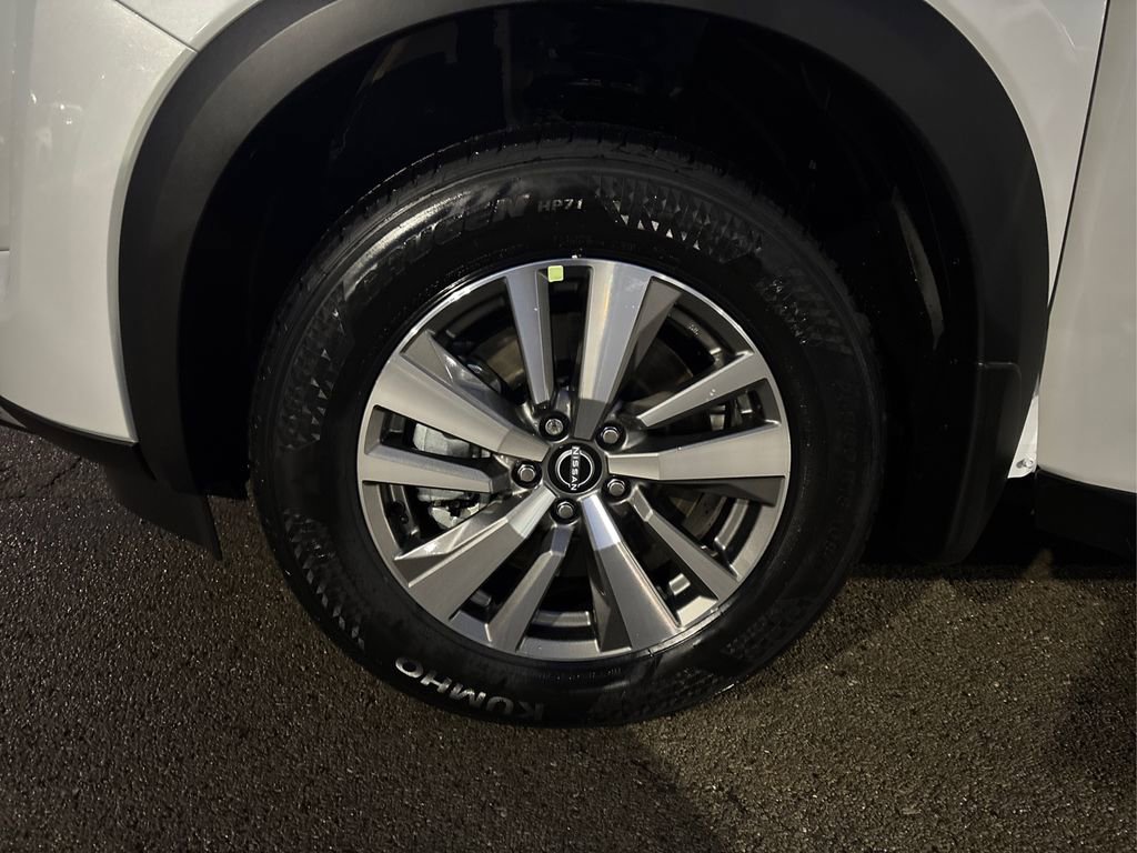 New 2025 Nissan Pathfinder SL image 11