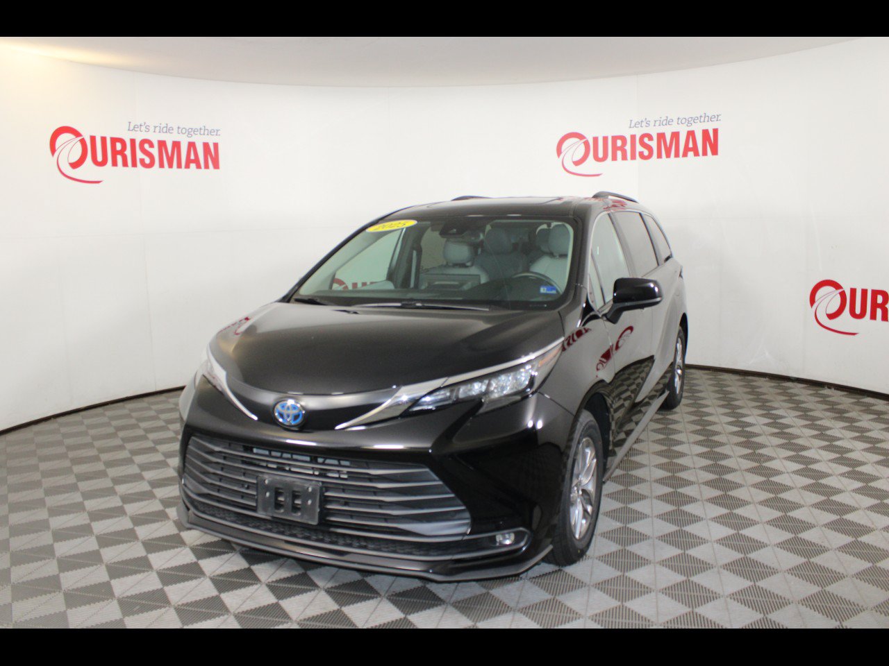Used 2025 Toyota Sienna XLE