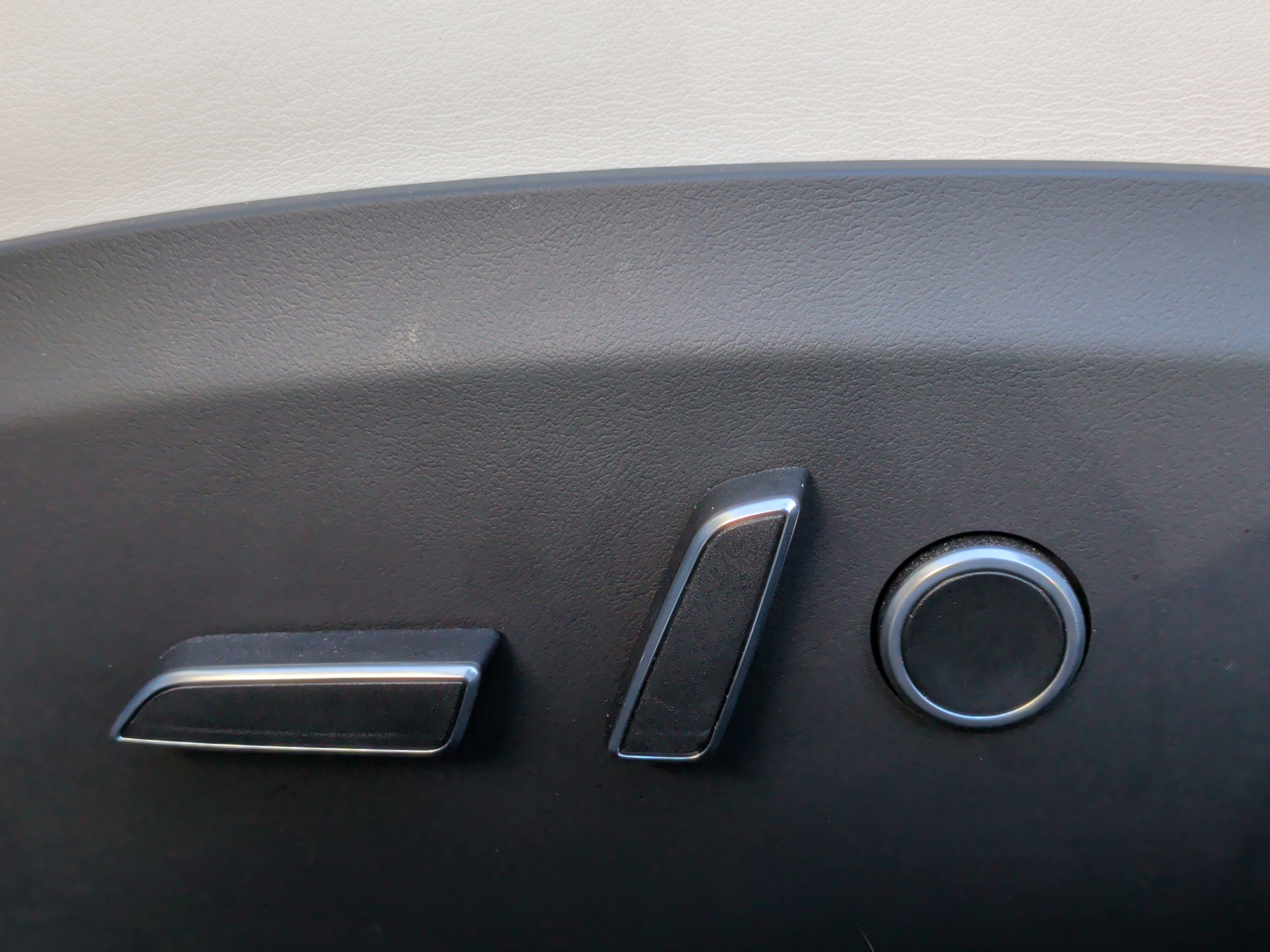 Used 2022 Tesla Model S image 30