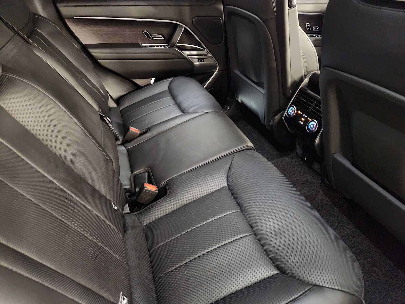 Used 2025 Land Rover Range Rover SE AWD/4WD image 29
