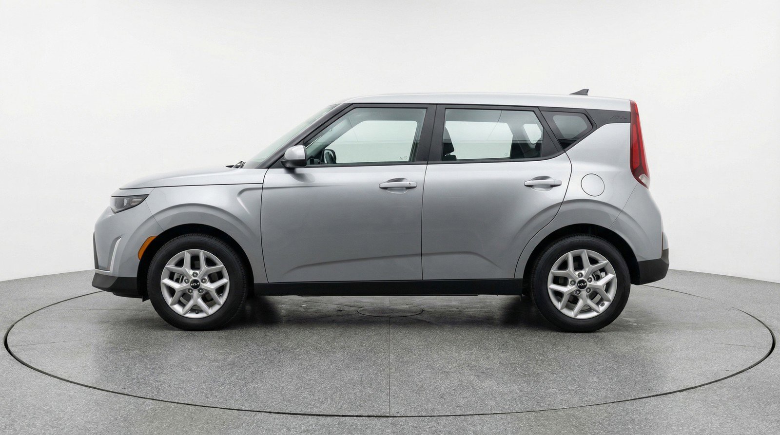 Used 2025 Kia Soul LX w/ LX Technology Package image 5