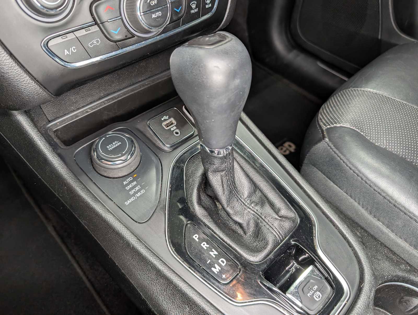 Used 2019 Jeep Cherokee Limited image 30