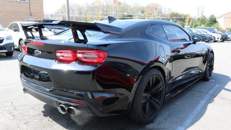 Used 2021 Chevrolet Camaro LT RWD image 7