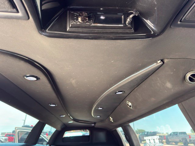 Used 2002 Lincoln Town Car Executive RWD image 26