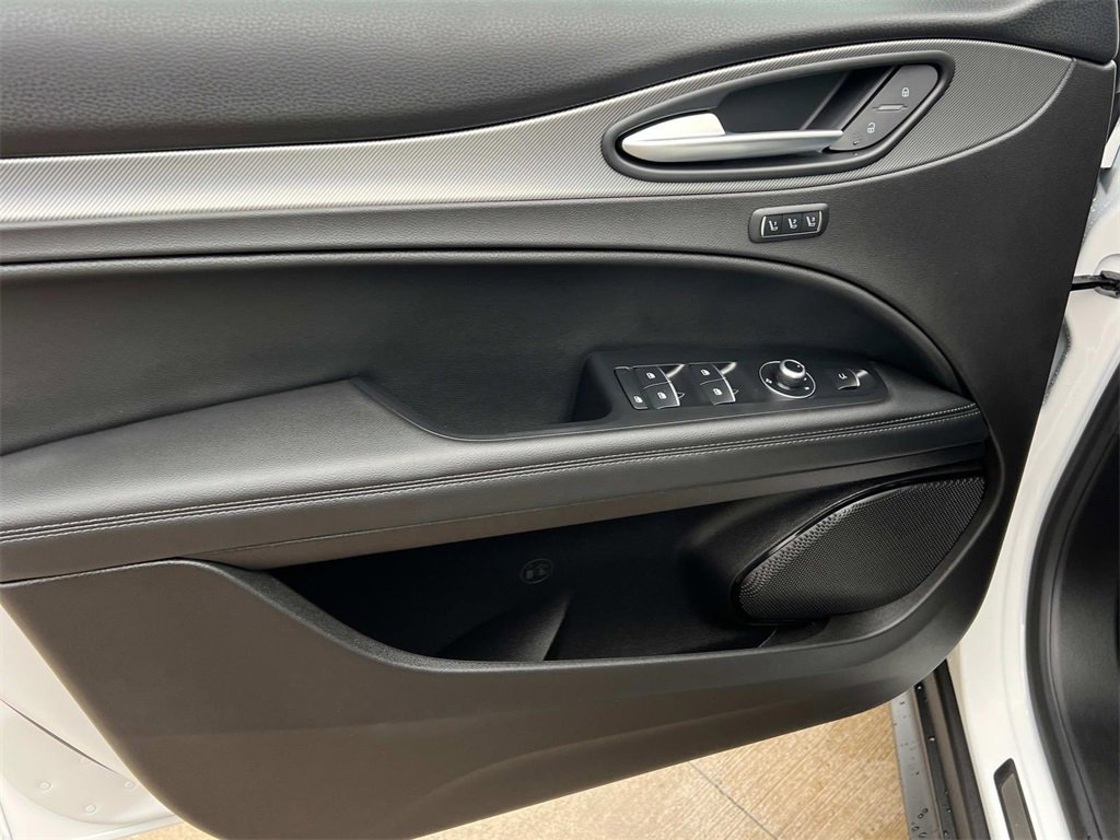 New 2025 Alfa Romeo Stelvio Sprint image 13