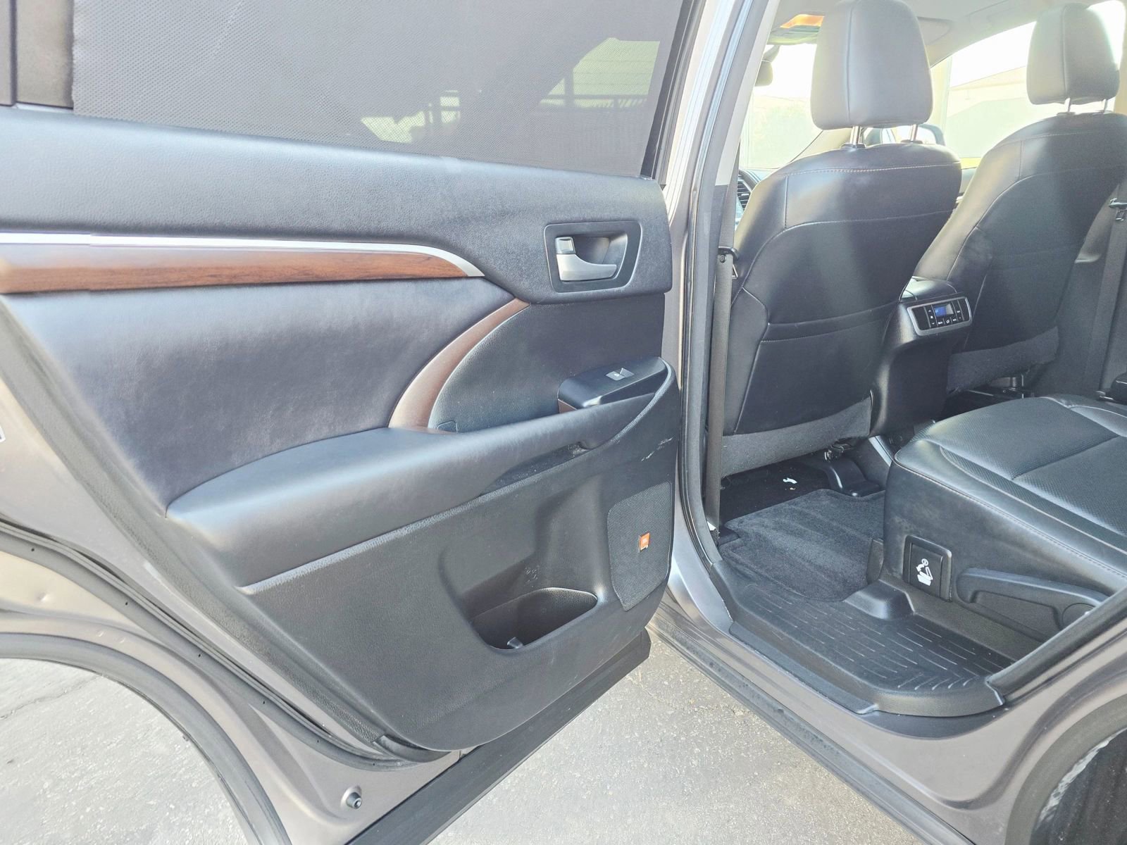 Used 2016 Toyota Highlander Limited image 42