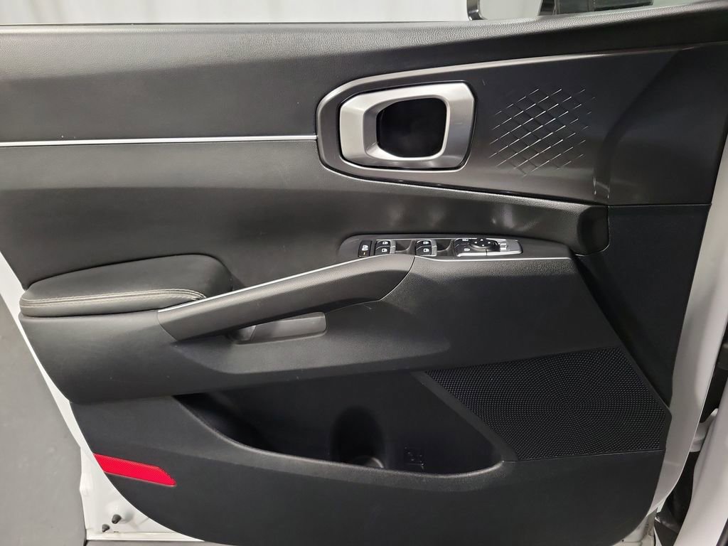 Used 2023 Kia Sorento LX image 22