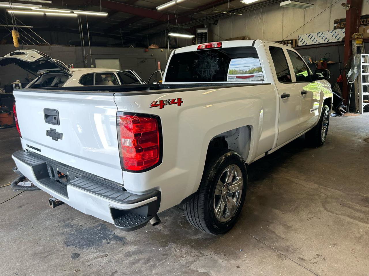 Used 2018 Chevrolet Silverado 1500 Custom w/ Custom Value Package AWD/4WD image 6