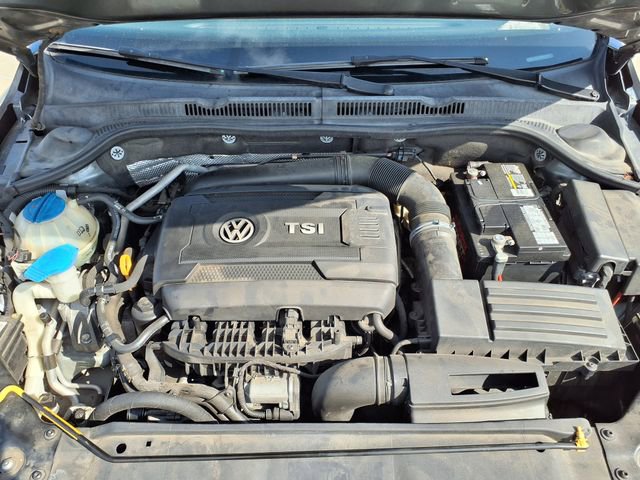 Used 2016 Volkswagen Jetta SEL FWD image 34