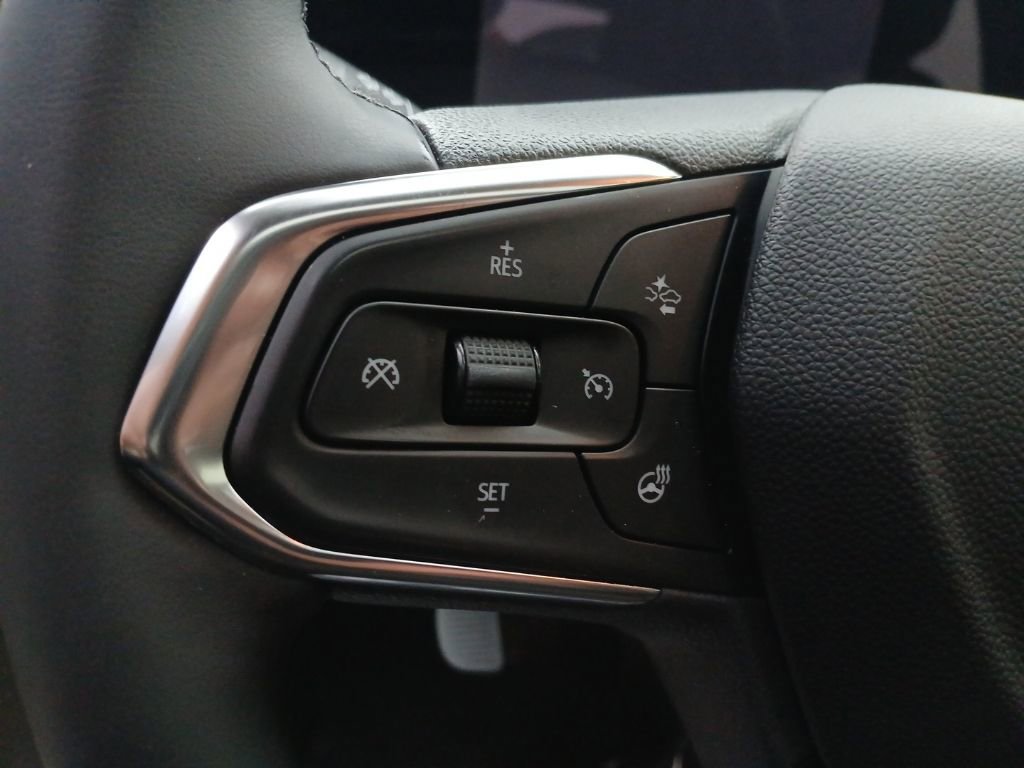 Used 2024 Chevrolet Trax ACTIV w/ Sunroof Package image 19