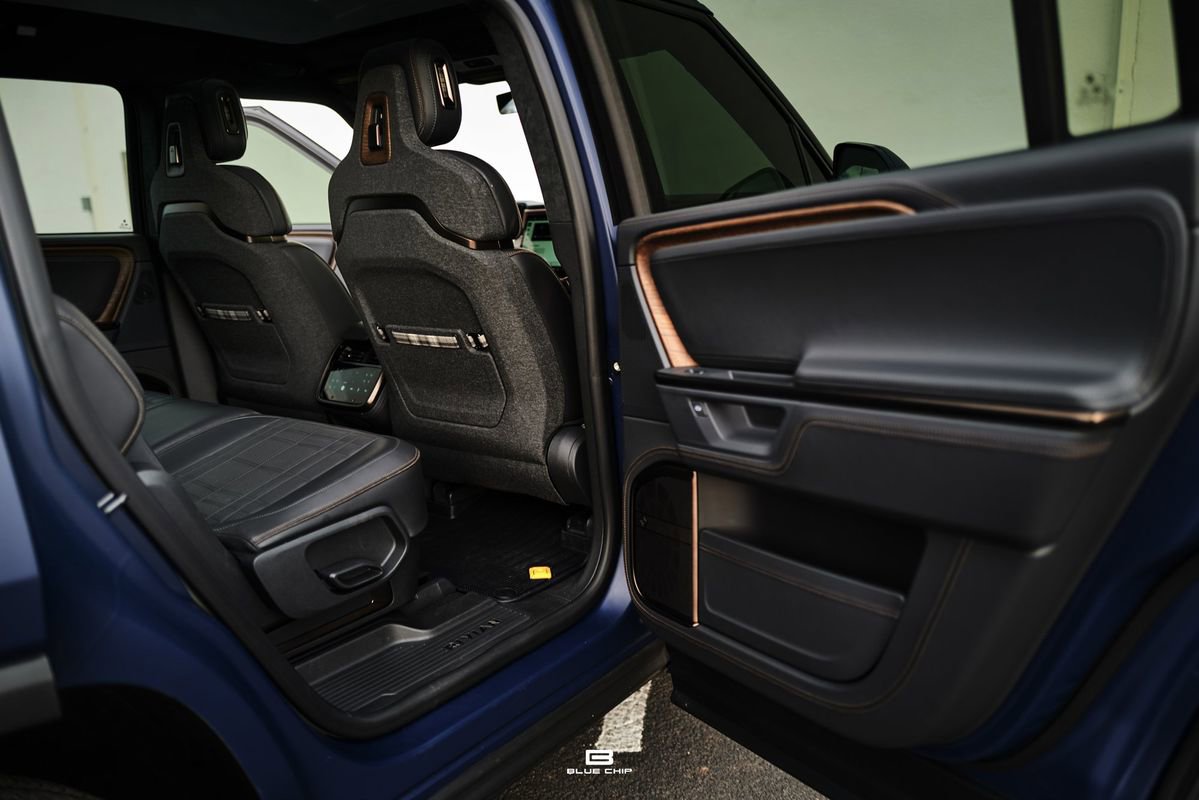 Used 2026 Rivian R1S Premium image 38