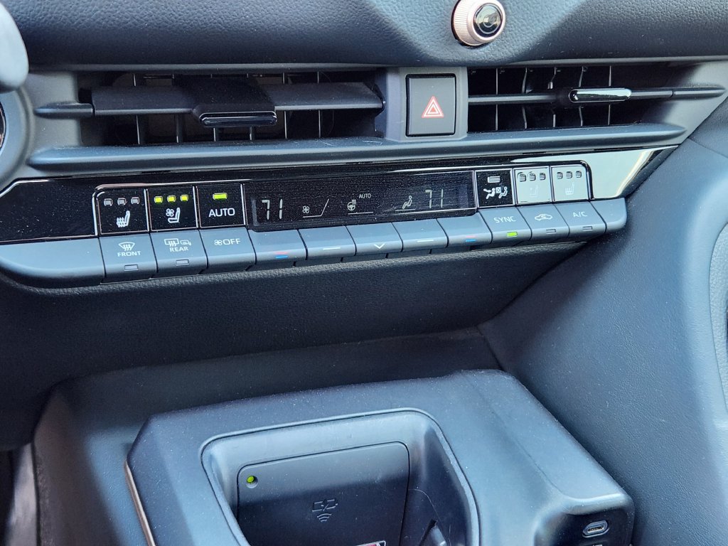 Used 2023 Toyota Crown Platinum AWD/4WD image 22