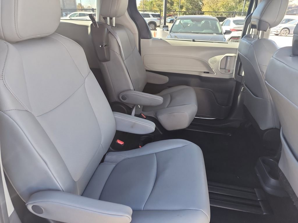 Used 2024 Toyota Sienna XLE image 17